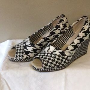 Toms houndstooth wedges